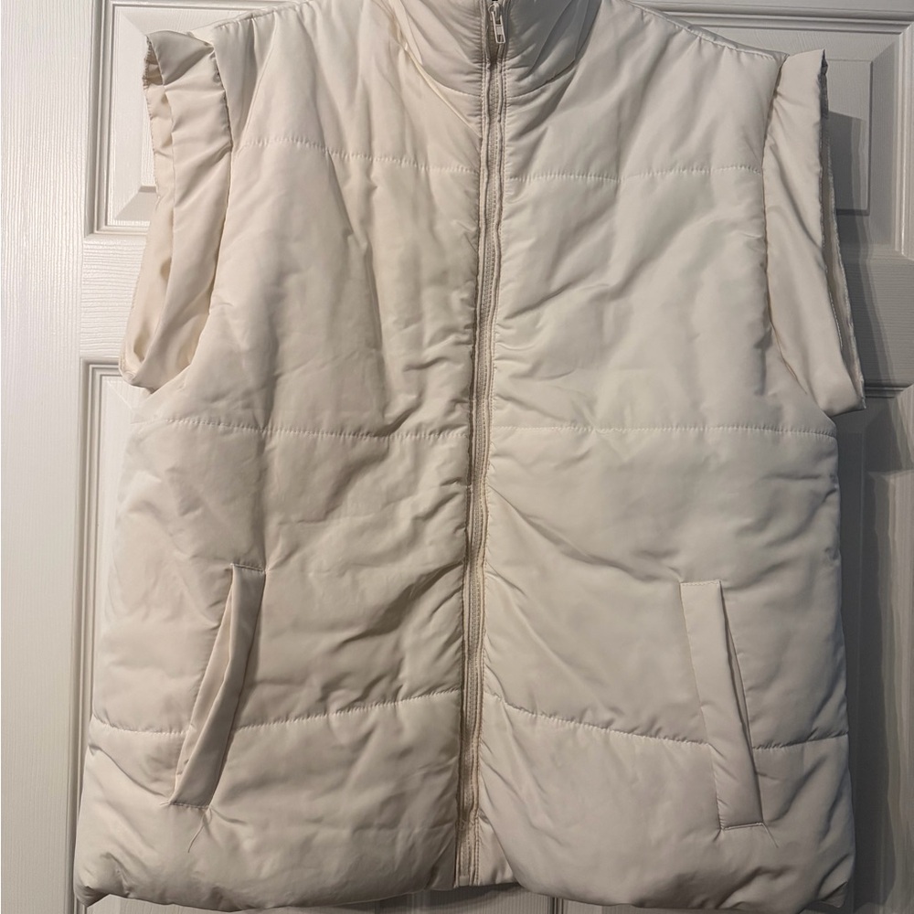 NWOT! Women's Cream Puffer Vest